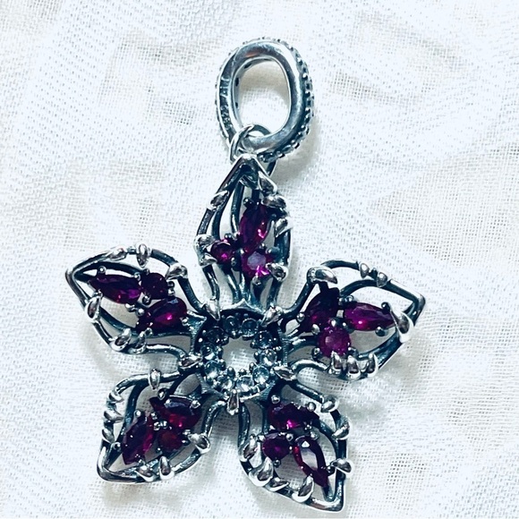 👹 NWOT Stranger Things Demogorgon Charm ⚡ - Picture 13 of 15